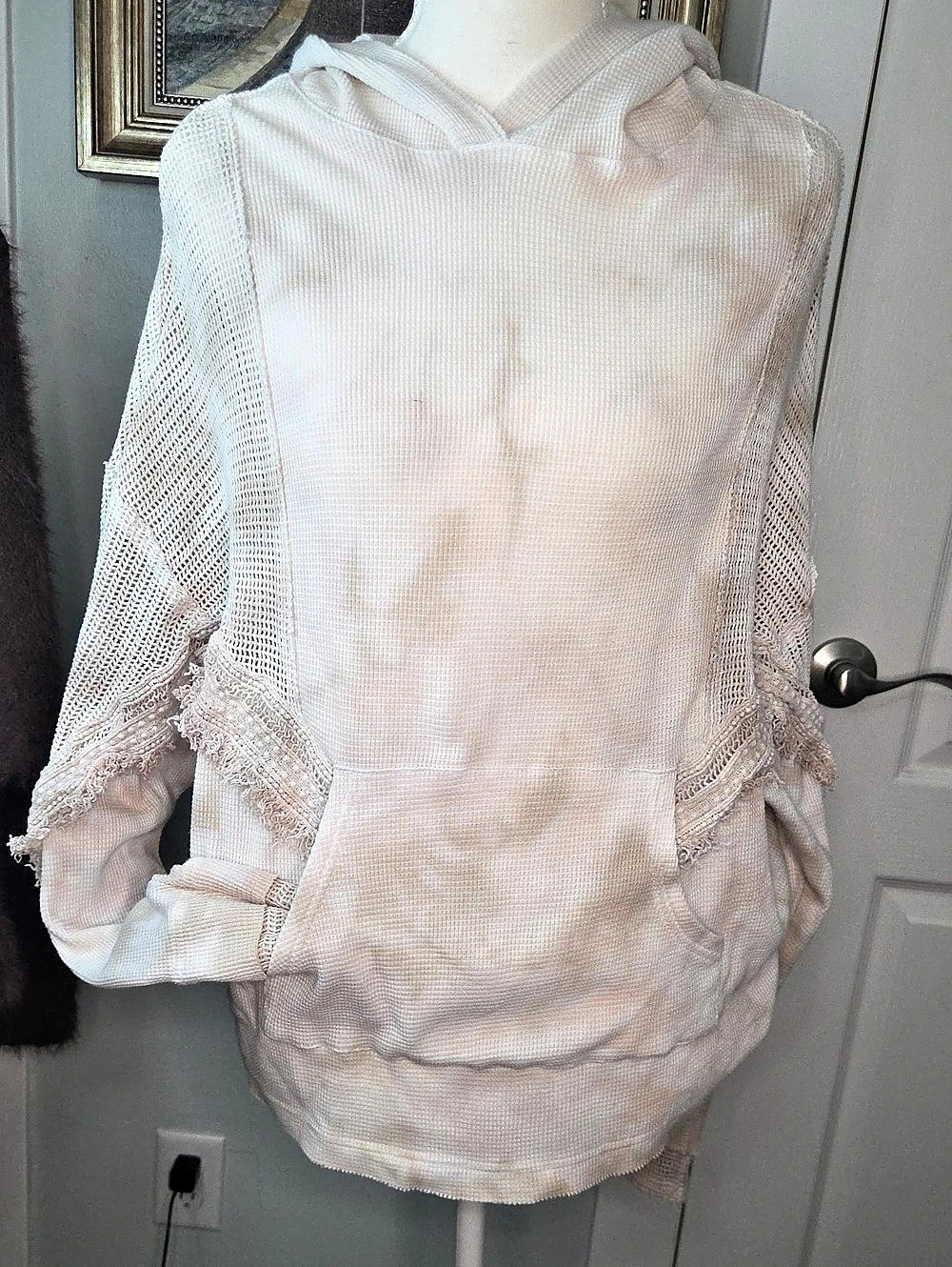 Gimmicks Hooded Textured Top in White & Pink Size Small